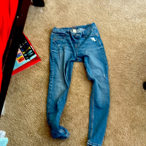 I am selling clothes that people want. - Picture 4 of 12